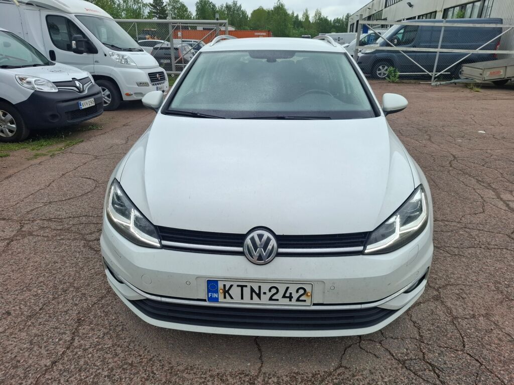 Volkswagen Golf 2019 Valkoinen
