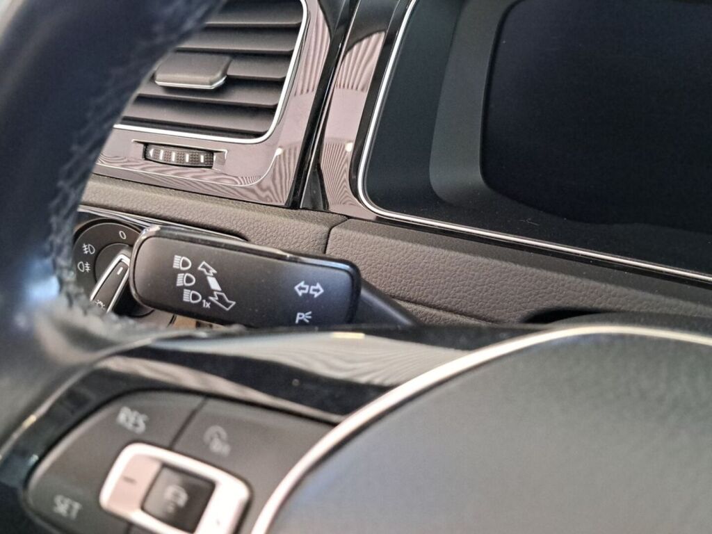 Volkswagen Golf 2019 Valkoinen