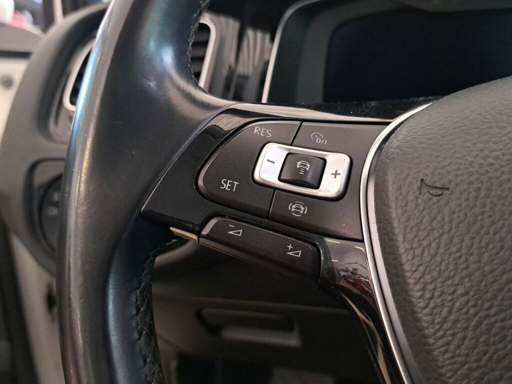 Volkswagen Golf 2019 Valkoinen