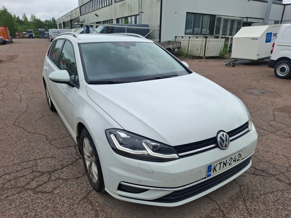 Volkswagen Golf 2019 Valkoinen