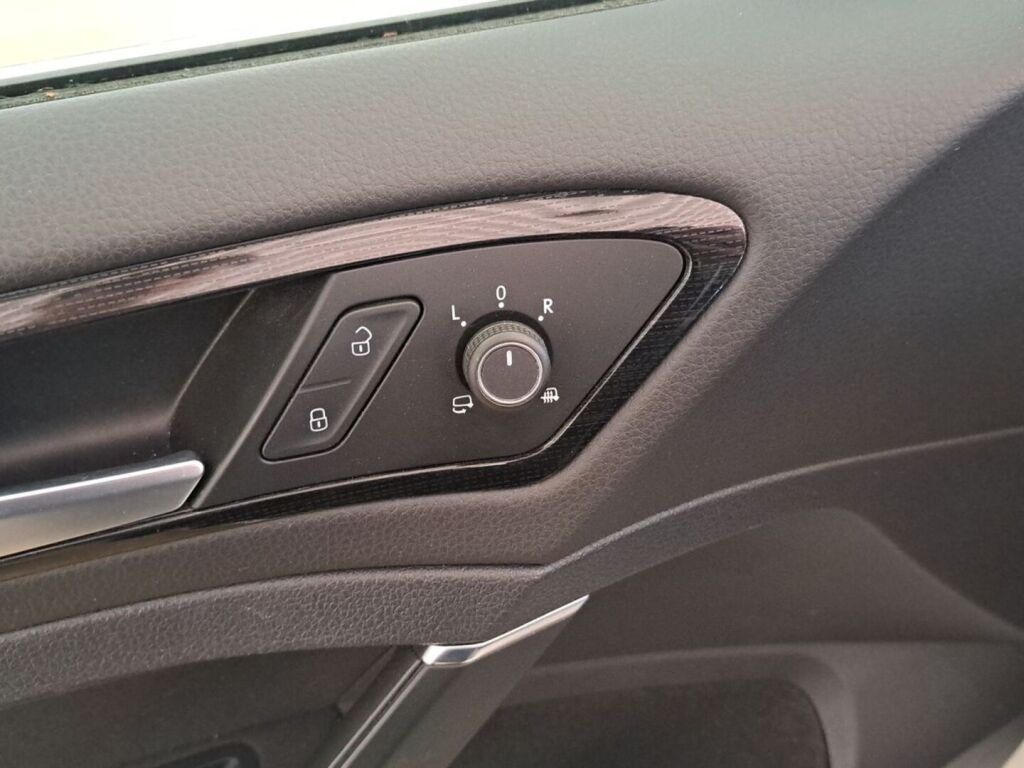 Volkswagen Golf 2019 Valkoinen