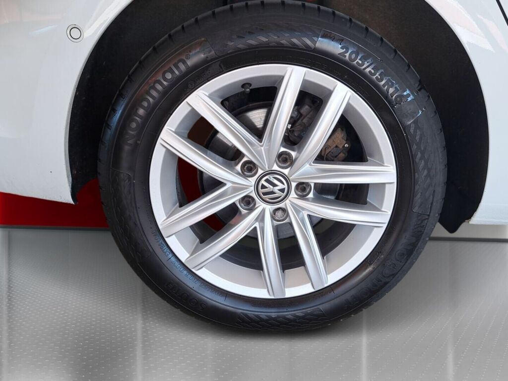 Volkswagen Golf 2019 Valkoinen