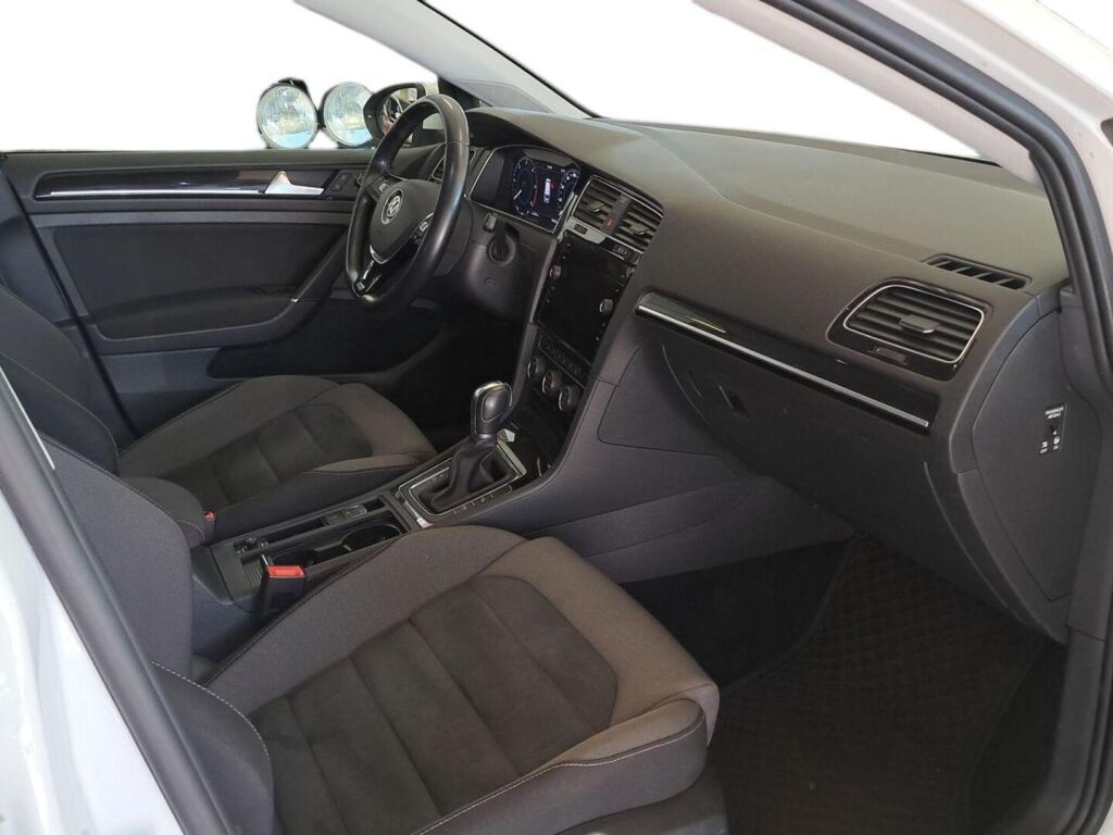 Volkswagen Golf 2019 Valkoinen