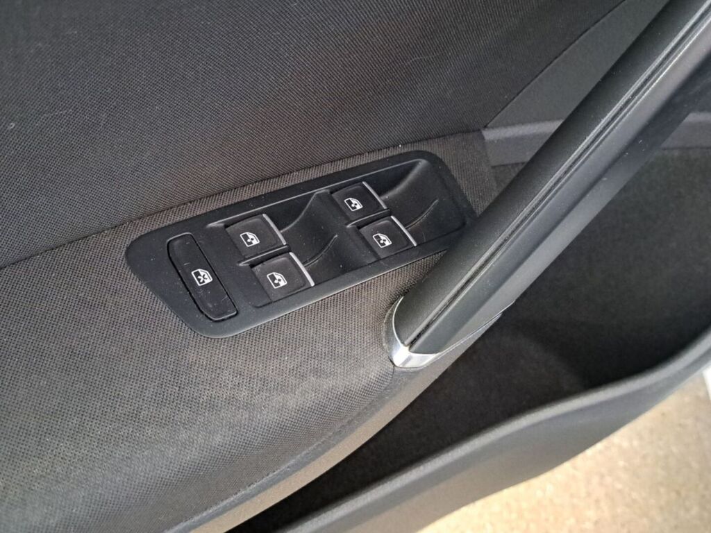 Volkswagen Golf 2019 Valkoinen