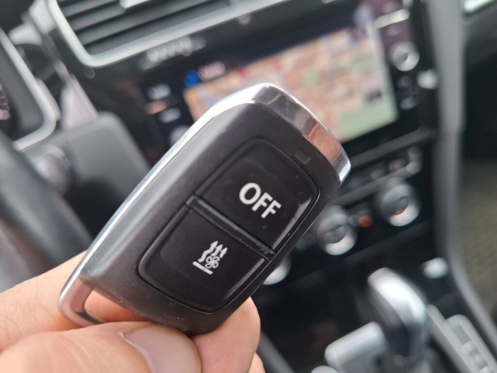 Volkswagen Golf 2019 Valkoinen