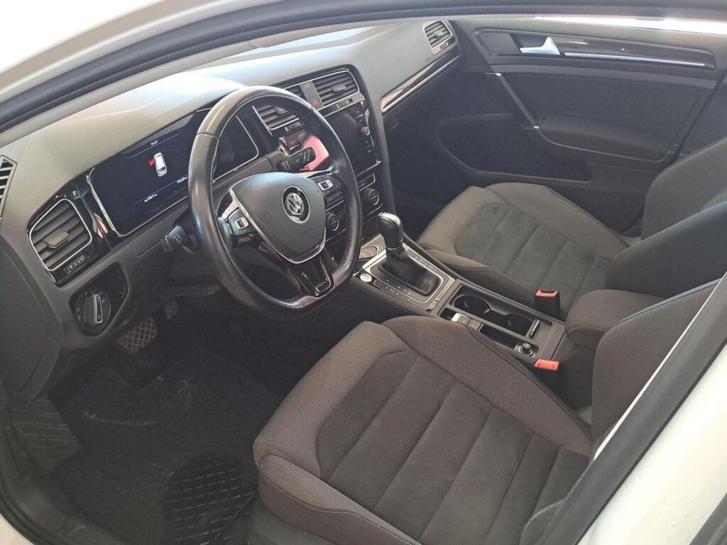 Volkswagen Golf 2019 Valkoinen