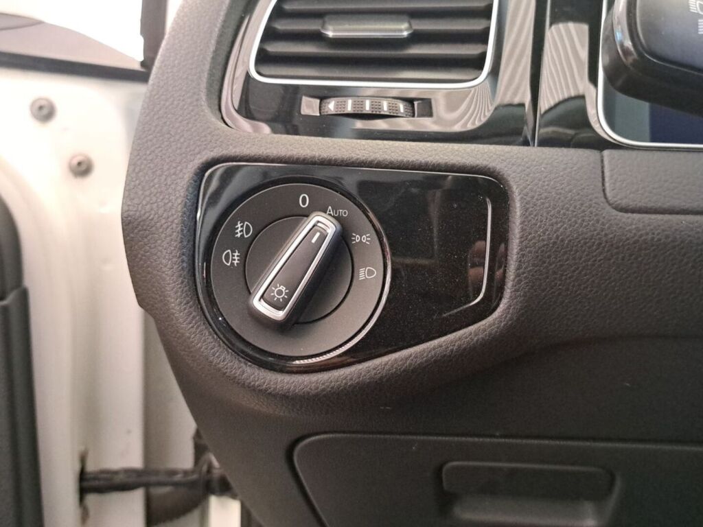 Volkswagen Golf 2019 Valkoinen