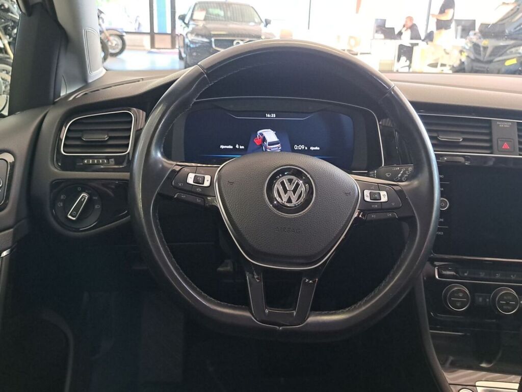 Volkswagen Golf 2019 Valkoinen