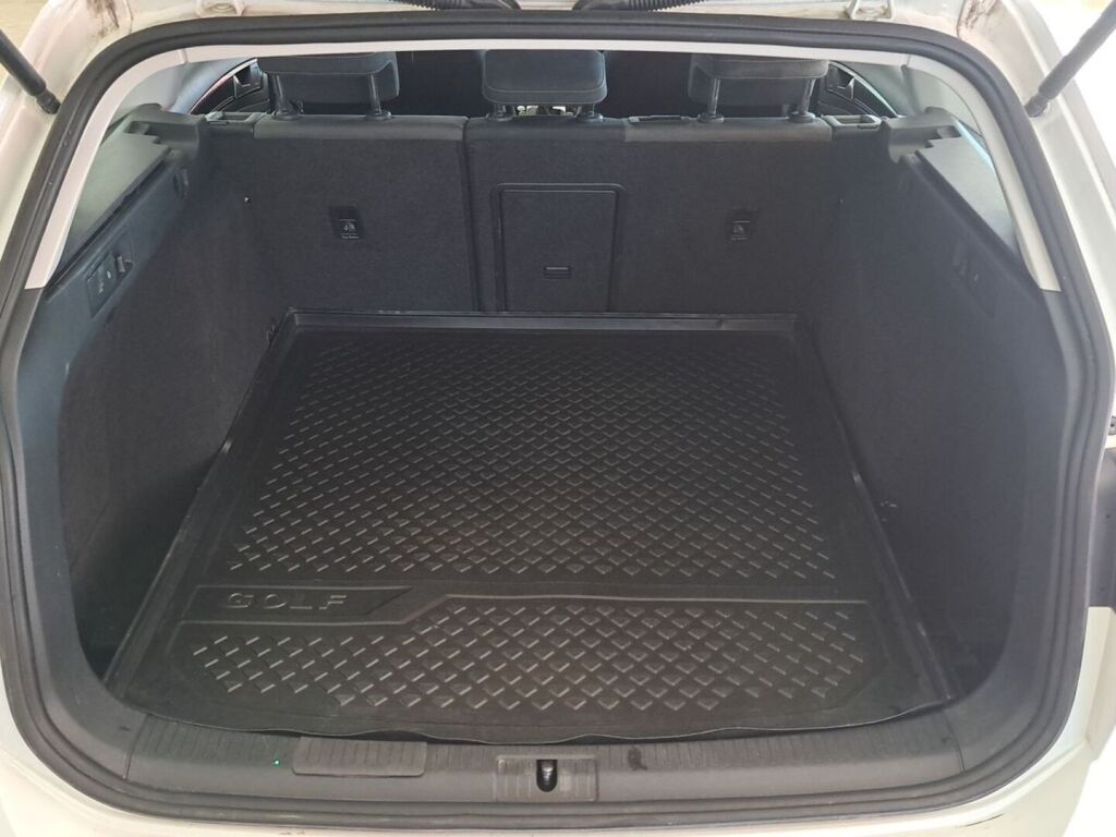 Volkswagen Golf 2019 Valkoinen
