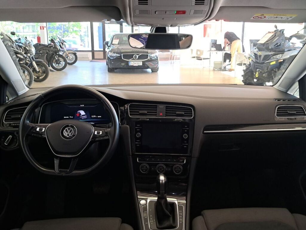 Volkswagen Golf 2019 Valkoinen