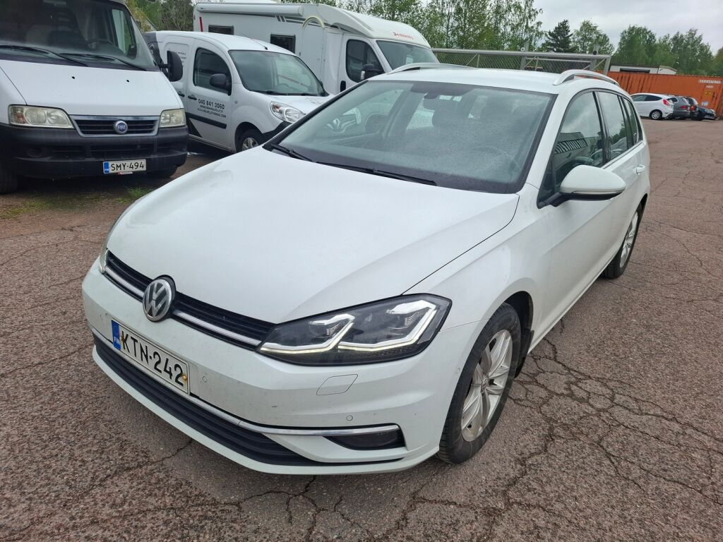 Volkswagen Golf 2019 Valkoinen
