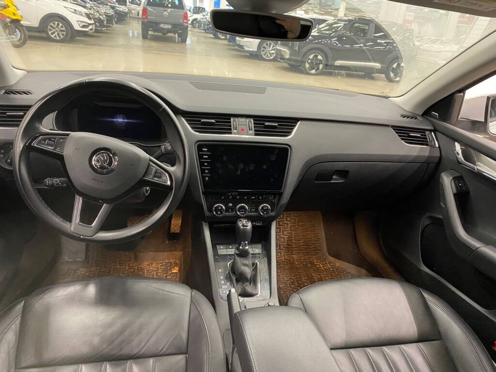 Skoda Octavia 2018 Valkoinen
