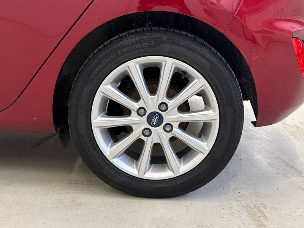 Ford Fiesta 2018 Punainen