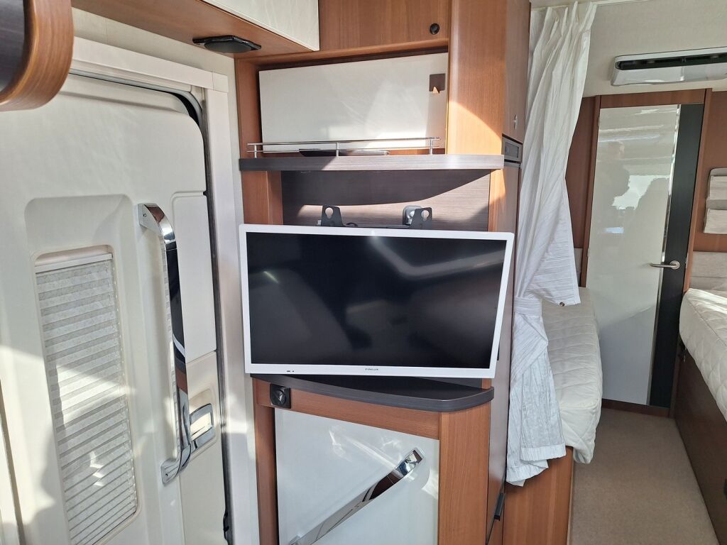 LMC T711 Cruiser Premium 2019 Valkoinen