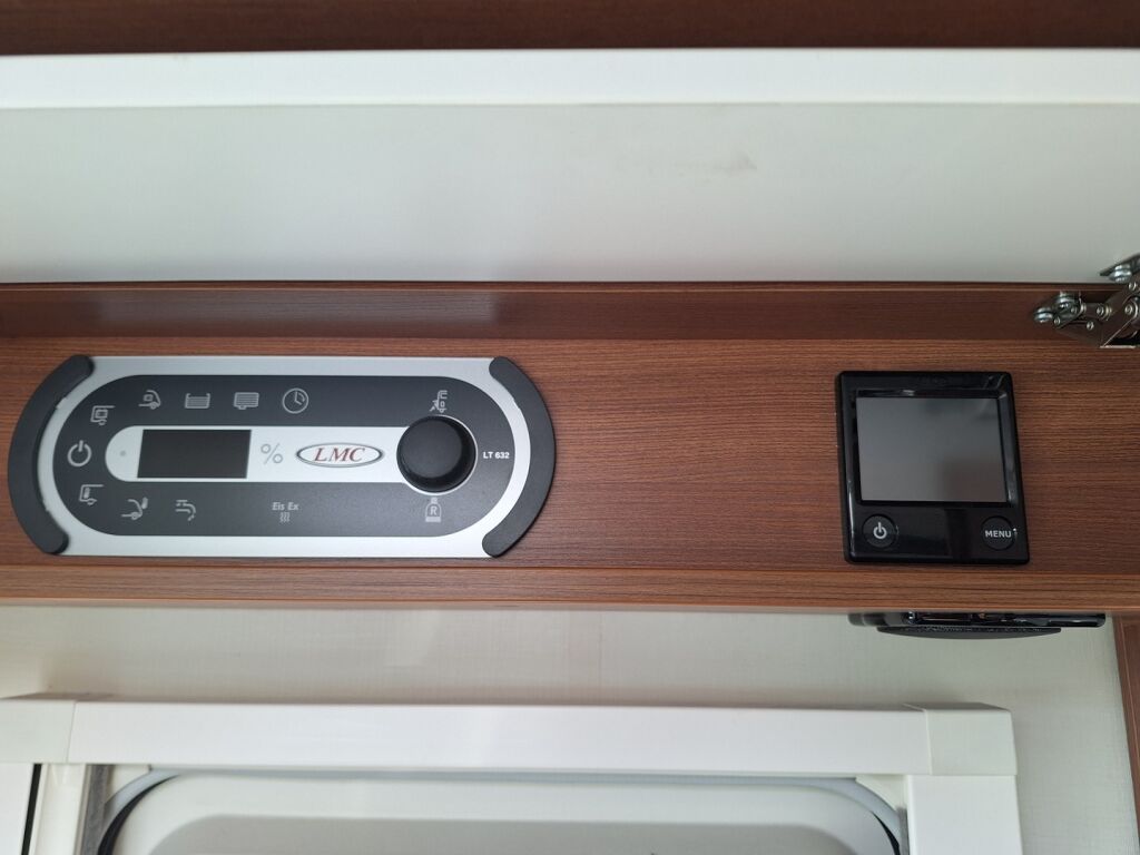 LMC T711 Cruiser Premium 2019 Valkoinen