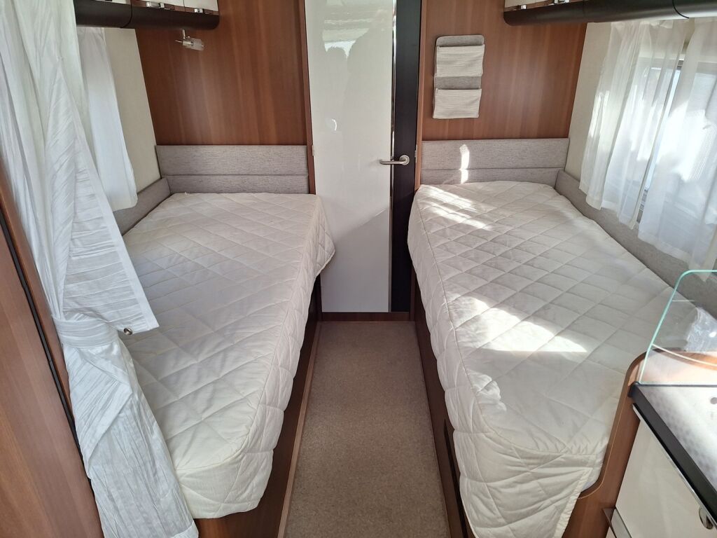 LMC T711 Cruiser Premium 2019 Valkoinen