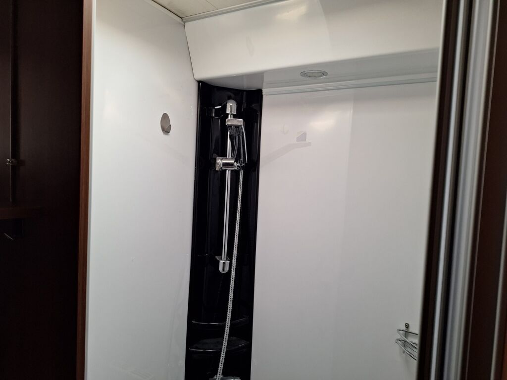 LMC T711 Cruiser Premium 2019 Valkoinen