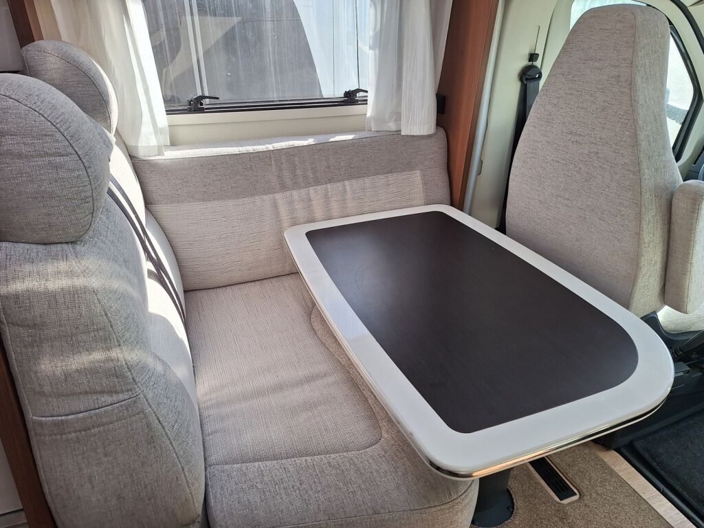 LMC T711 Cruiser Premium 2019 Valkoinen