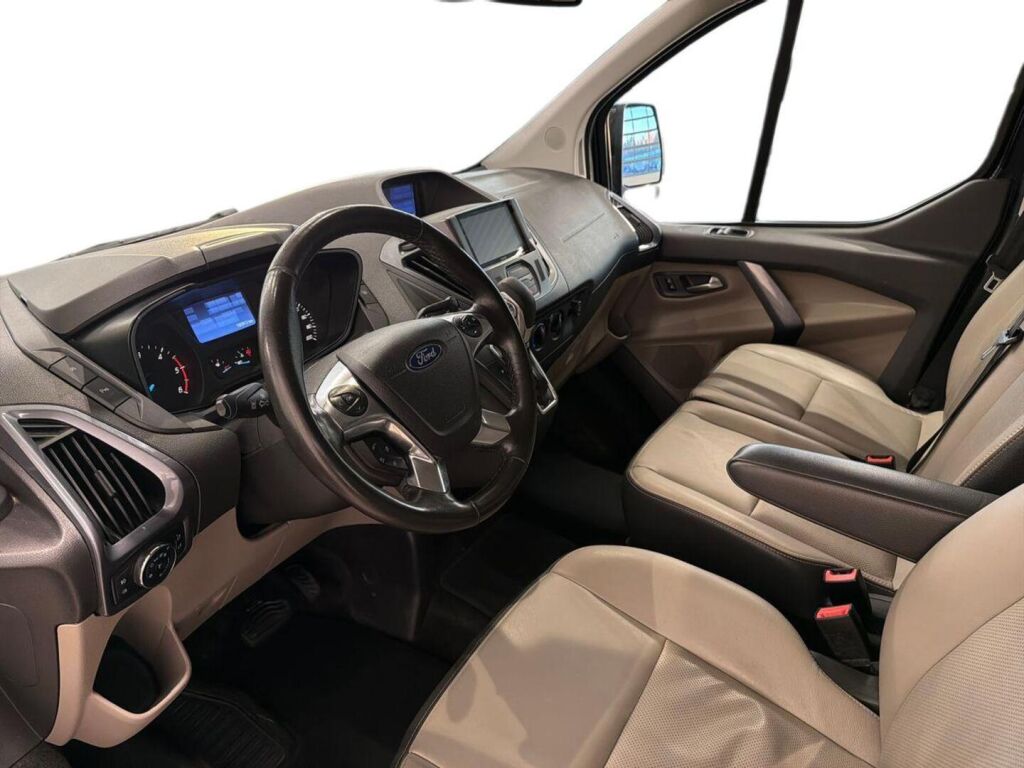 Ford Tourneo Custom 2017 Musta