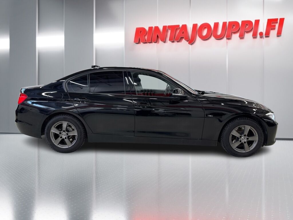 BMW 320 2013 Musta