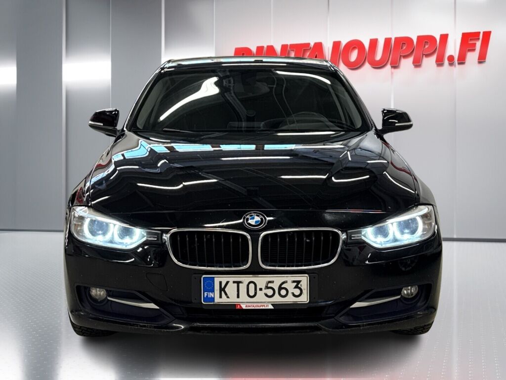 BMW 320 2013 Musta