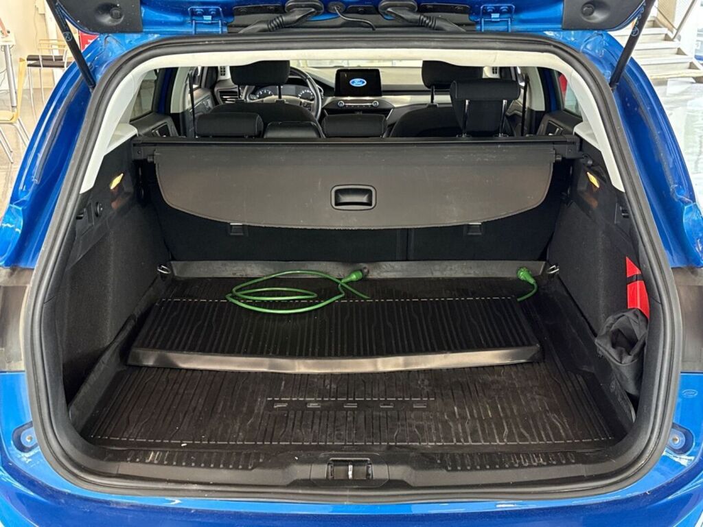 Ford Focus 2019 Sininen