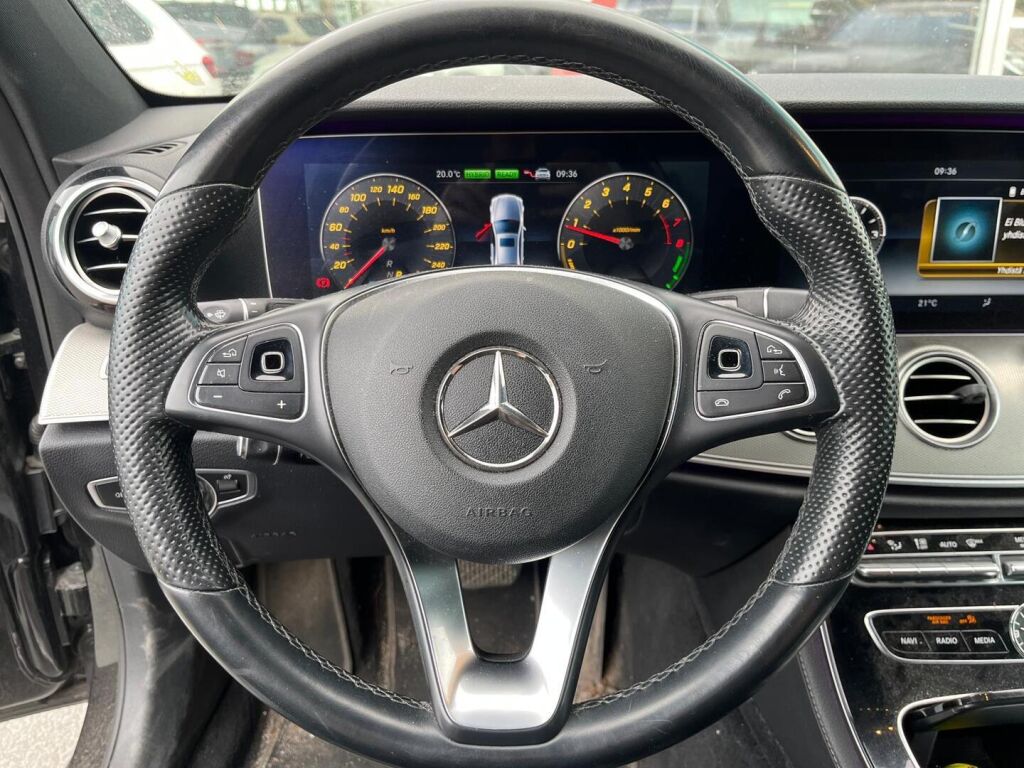 Mercedes-Benz E 2016 Musta