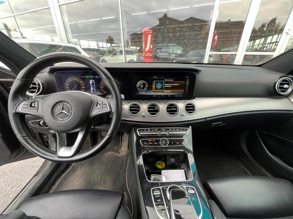 Mercedes-Benz E 2016 Musta