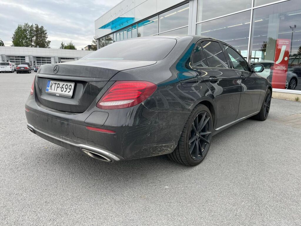Mercedes-Benz E 2016 Musta