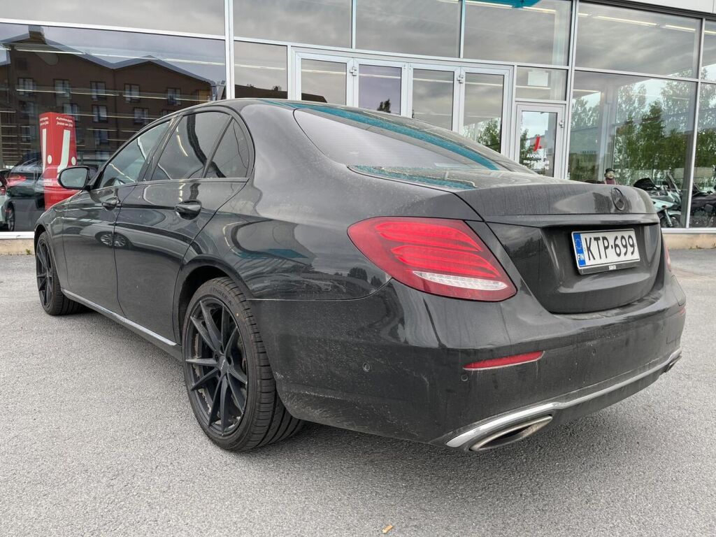 Mercedes-Benz E 2016 Musta