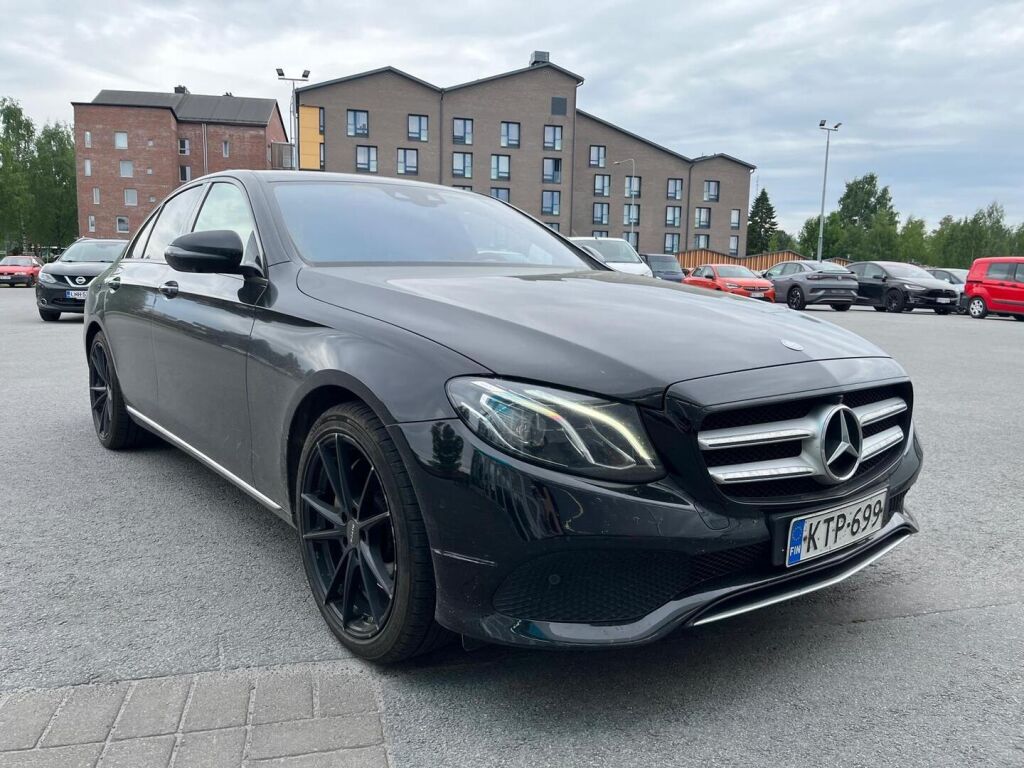 Mercedes-Benz E 2016 Musta