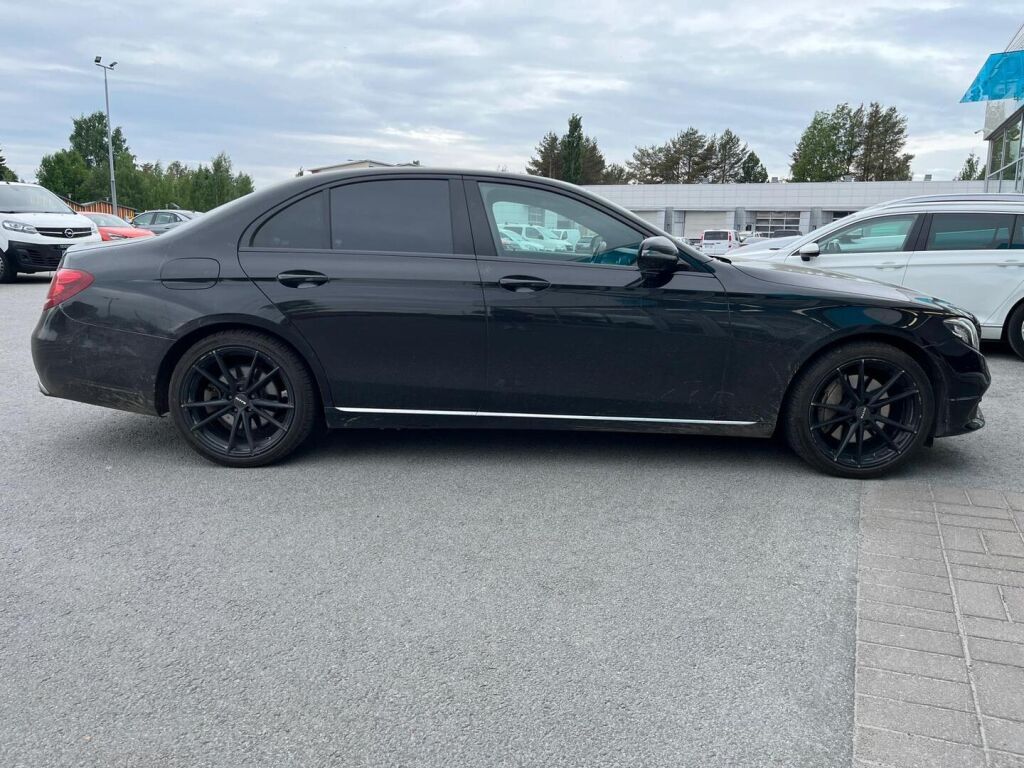 Mercedes-Benz E 2016 Musta