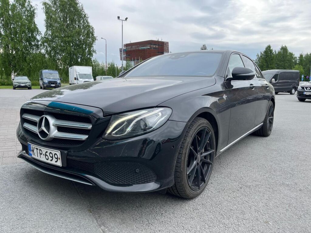 Mercedes-Benz E 2016 Musta