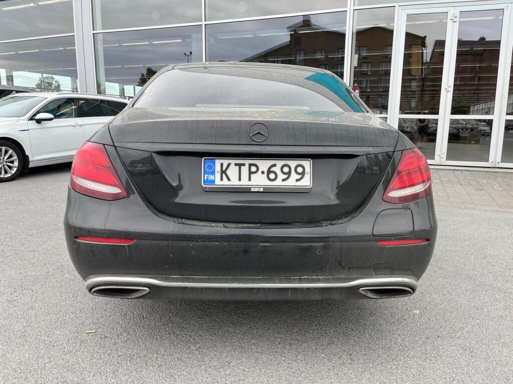 Mercedes-Benz E 2016 Musta
