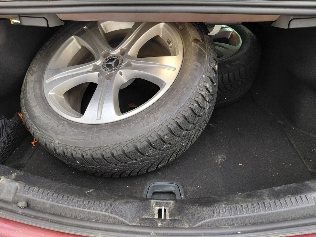 Mercedes-Benz E 2017 Punainen