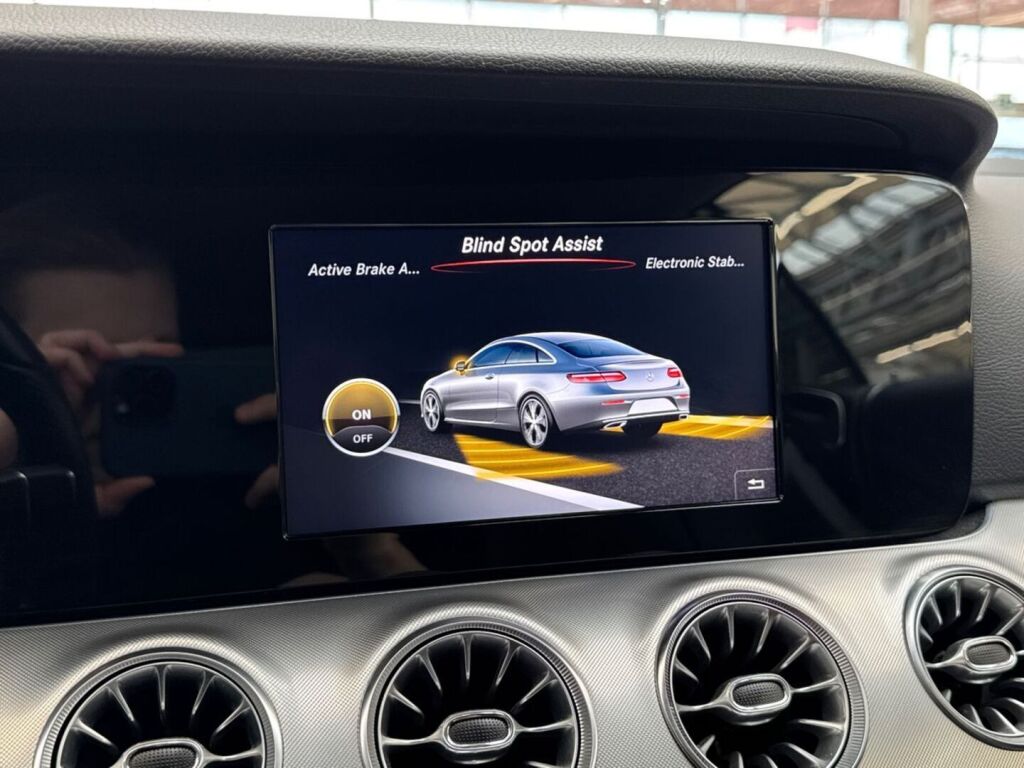 Mercedes-Benz E 2017 Punainen