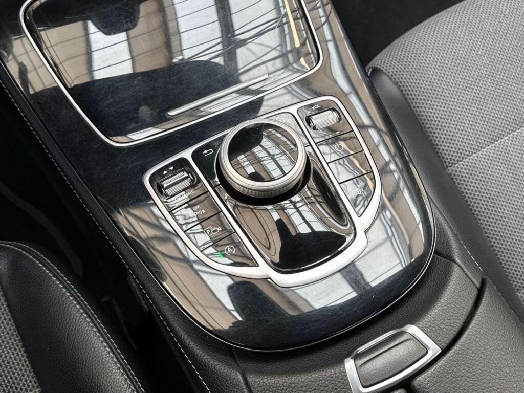 Mercedes-Benz E 2017 Punainen