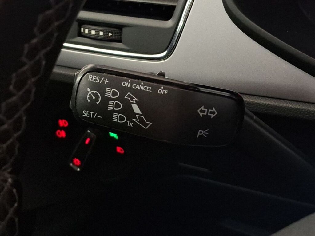 Seat Leon 2019 Violetti