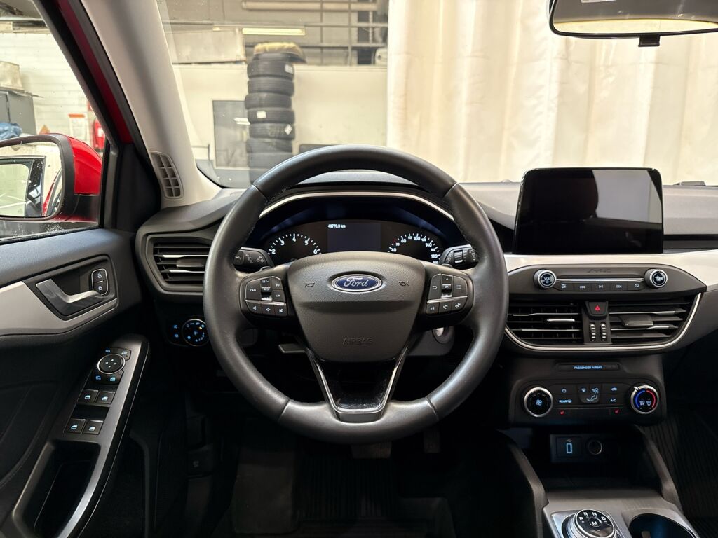 Ford Focus 2019 Punainen