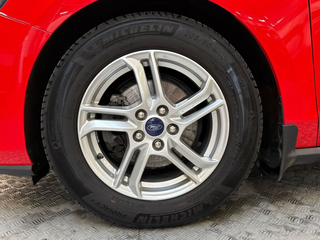 Ford Focus 2019 Punainen