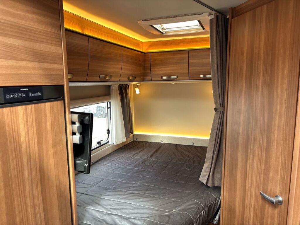 Weinsberg Caraloft 700 2020 Valkoinen