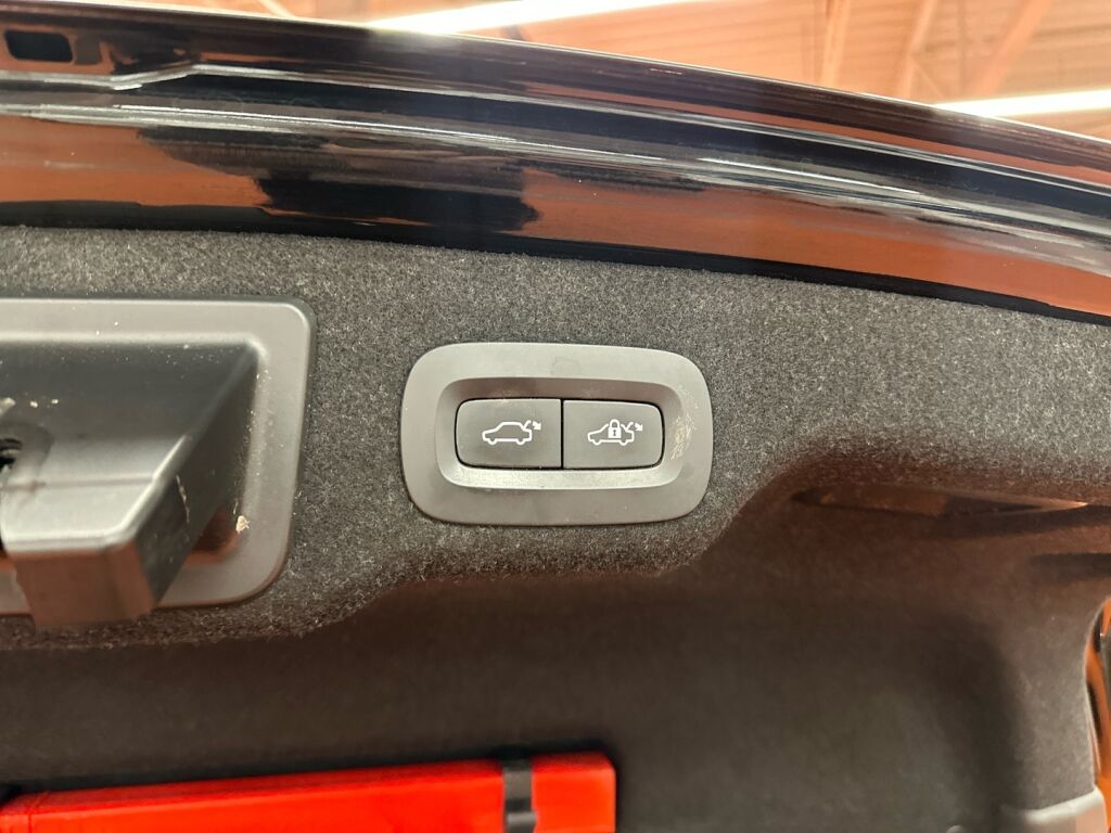 Volvo S90 2021 Musta