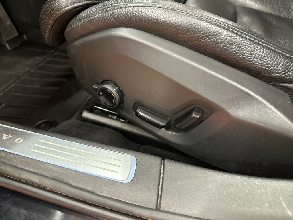 Volvo S90 2021 Musta