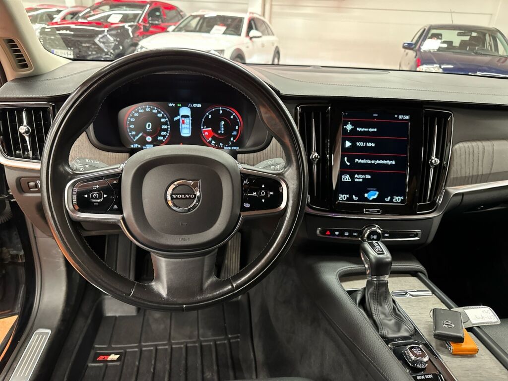 Volvo S90 2021 Musta
