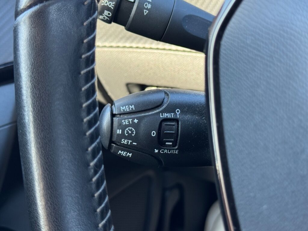 Peugeot 2008 2020 Musta