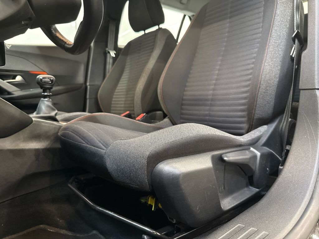 Peugeot 2008 2020 Musta