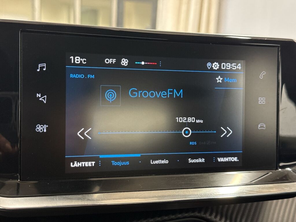 Peugeot 2008 2020 Musta