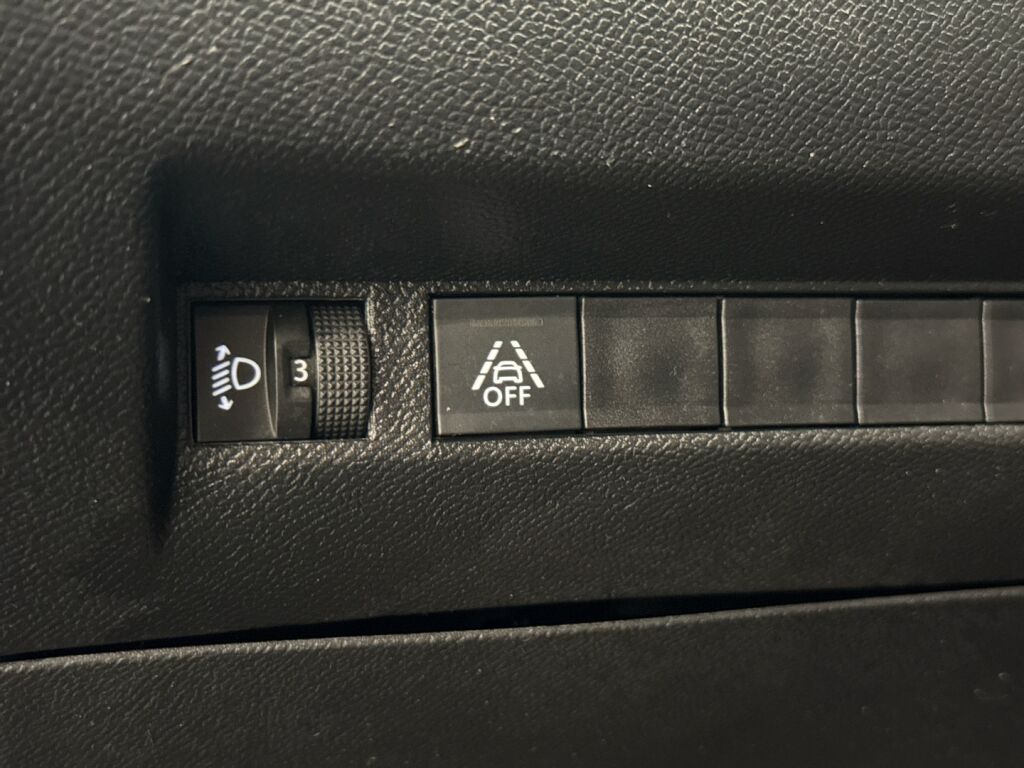 Peugeot 2008 2020 Musta