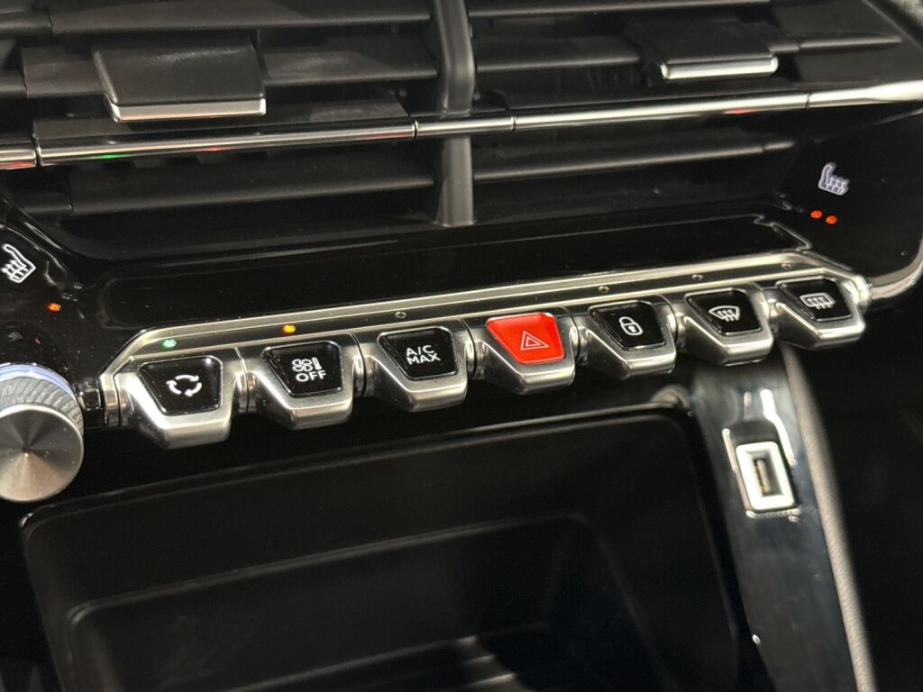 Peugeot 2008 2020 Musta