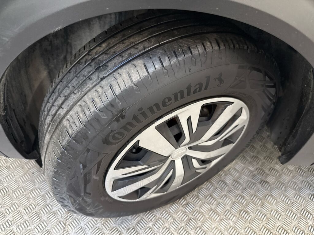 Peugeot 2008 2020 Musta